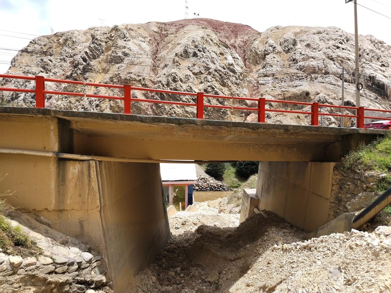 Ositrán reiteró que continuará supervisando estas infraestructuras y advirtiendo de manera oportuna cualquier situación que represente un riesgo para la integridad de los usuarios. Foto: Ositrán.