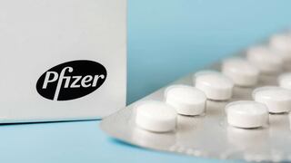 CEO de Pfizer dice estar en conversaciones con 90 países para vender píldora contra el COVID-19