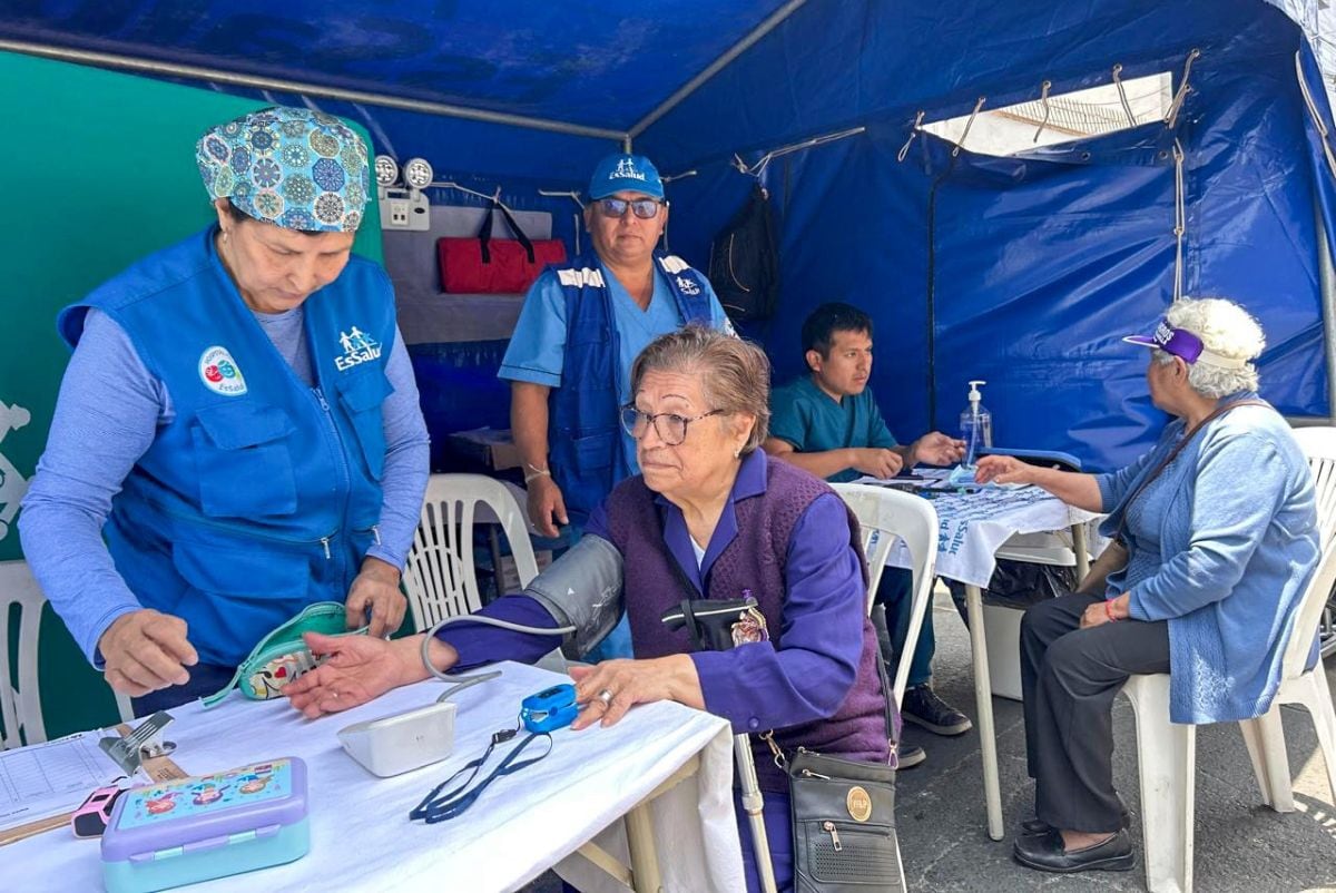 Envejecimiento acelerado en Perú pone "en jaque" a Essalud: ¿qué riesgos aparecen?