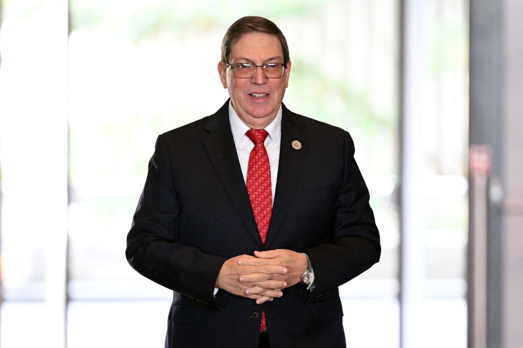 El ministro de Relaciones Exteriores de Cuba, Bruno Rodríguez, llega a la X Cumbre de Jefes de Estado y de Gobierno, en el marco del Foro de Alto Nivel CELAC-África, en Bogotá, el 21 de marzo de 2026. (Foto de Raúl Arboleda / AFP)