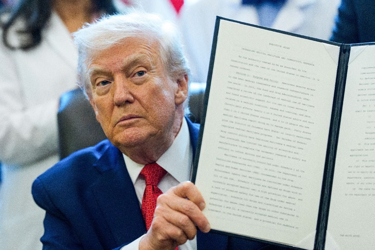 El presidente Donald Trump firmó el jueves una orden ejecutiva que ordena a su administración que el cannabis pase a una categoría federal menos restrictiva. Fotógrafo: Aaron Schwartz/CNP/Bloomberg