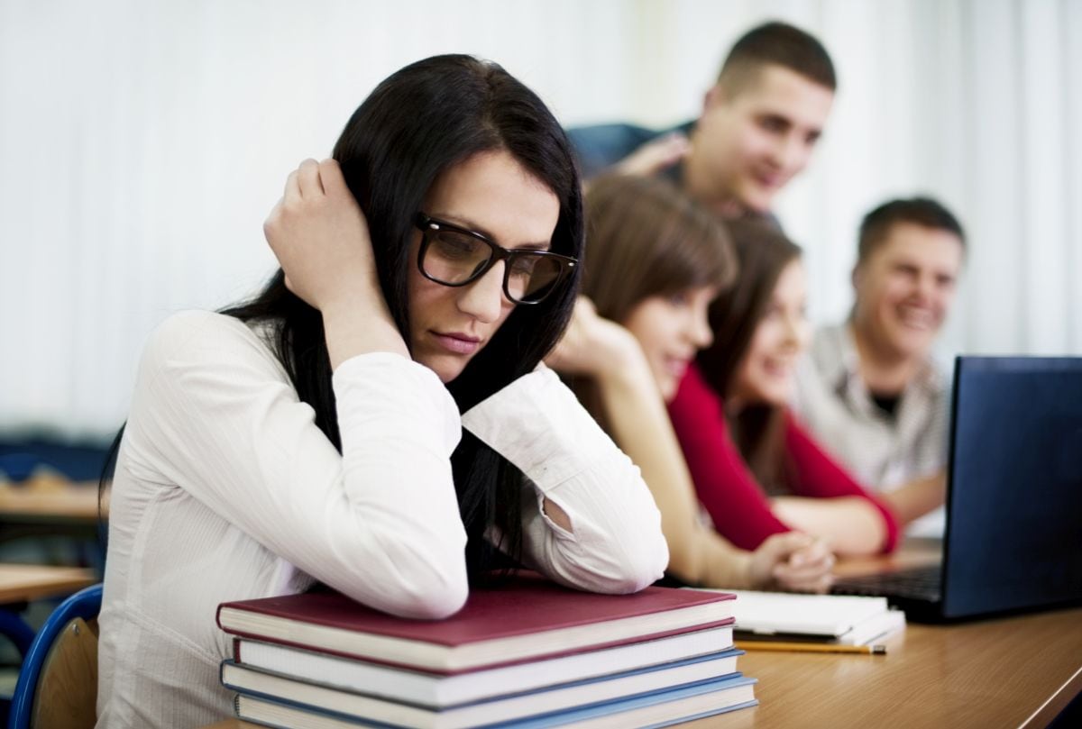 La regla, ya en vigor, afecta a recién egresados de preparatoria, adultos que buscan capacitarse y jóvenes de 16 y 17 años que querían obtener el GED o participar en programas de dual enrollment (Foto: Freepik)