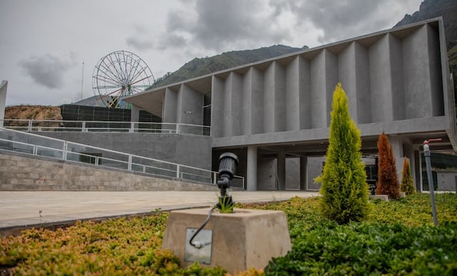 Estas obras están valorizadas en S/ 11,6 millones y han sido ejecutadas por el Plan COPESCO Nacional. Se trata de un gran Centro de Interpretación con un estacionamiento para 250 vehículos, además de un anfiteatro con una capacidad para 350 personas.