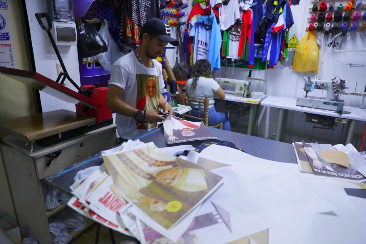 Espinoza señaló que se ha paralizado el proceso de estampado en polos.