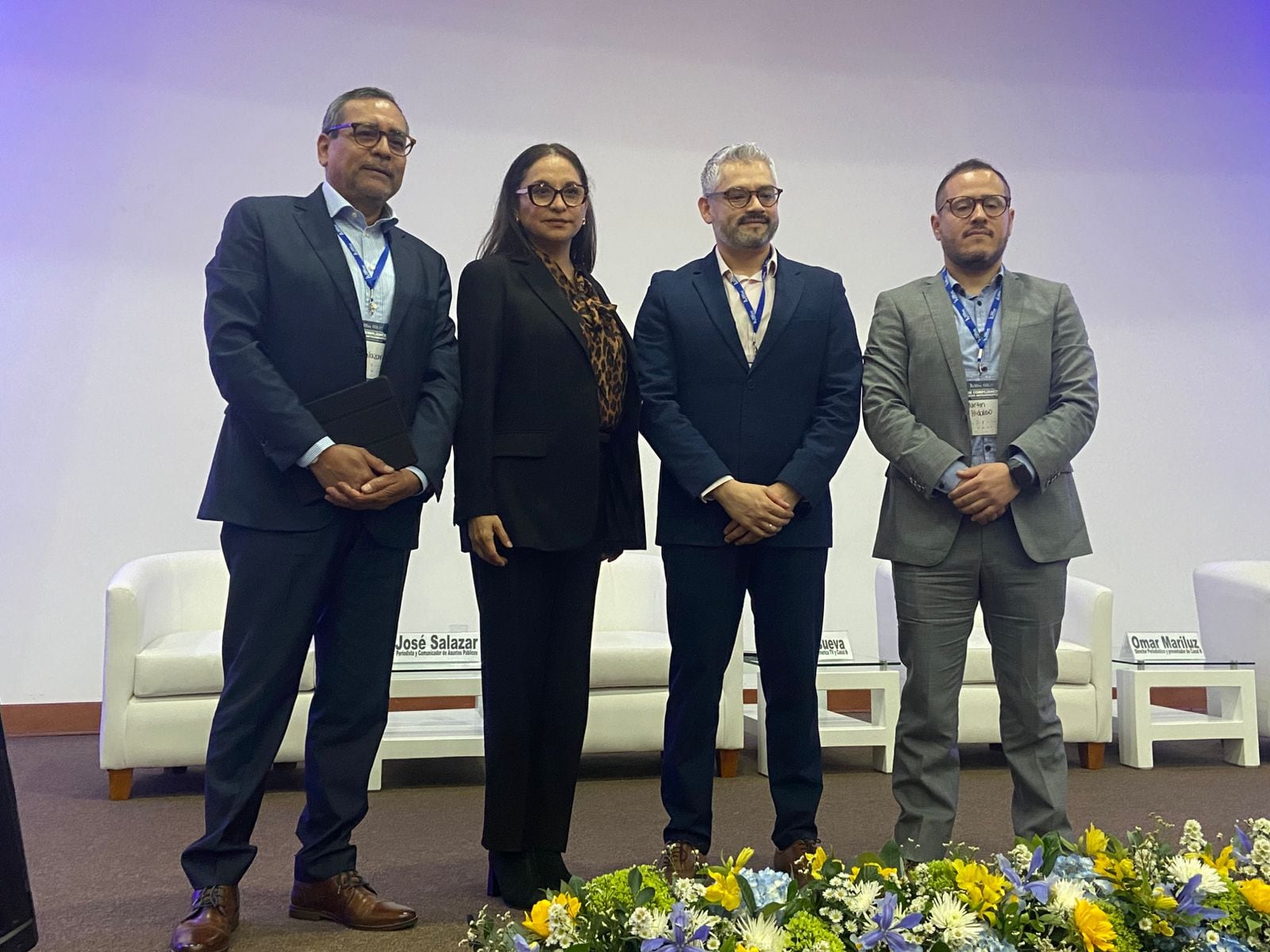José Salazar (moderador), Rosana Cueva (directora periodística de América TV y Canal N), Omar Mariluz (director periodístico de Gestión) y Martín Hidalgo (Jefe de la Unidad de Investigaciones de El Comercio y fundador
de ECDATA).