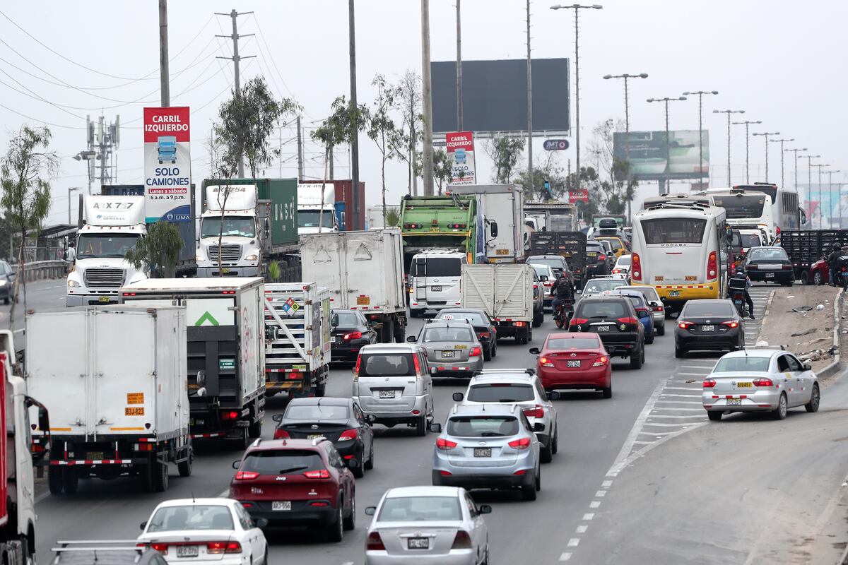 Aumento del tráfico provoca más imprudencias de los conductores. Foto: Lino Chipana/ @photo.gec