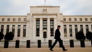 Minutas sugieren que Fed esperará a ver impacto del Brexit antes de subir tasas