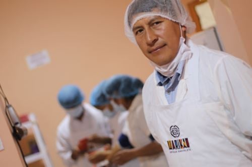Emprendedor ayacuchano elabora chocolates que se exportan a Italia y Japón. Foto: Andina