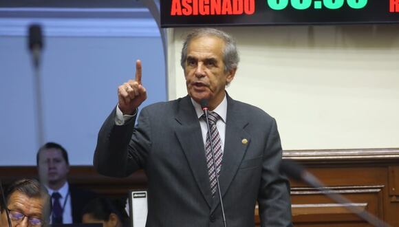 Roberto Chiabra presentó una denuncia contra Jorge Flores ante la Comisión de Ética. Foto: Congreso