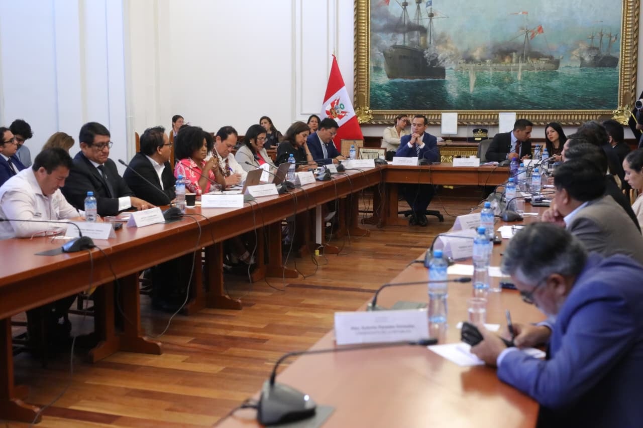El presidente José Jerí acude a la Comisión de Fiscalización del Congreso, para dar sus descargos, tras revelarse reuniones fuera de agenda con un empresario chino. Foto: Antonio Melgarejo/ @photo.gec
