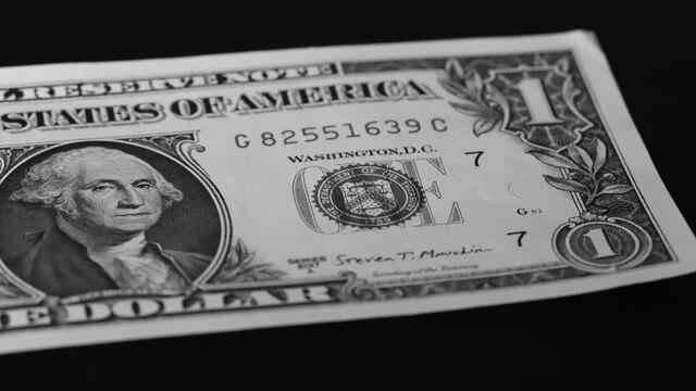 ¿Cuánto vale un billete de 1 dólar con el número de serie de color negro?