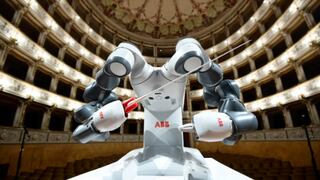 Andrea Bocelli fue dirigido por un robot en ópera