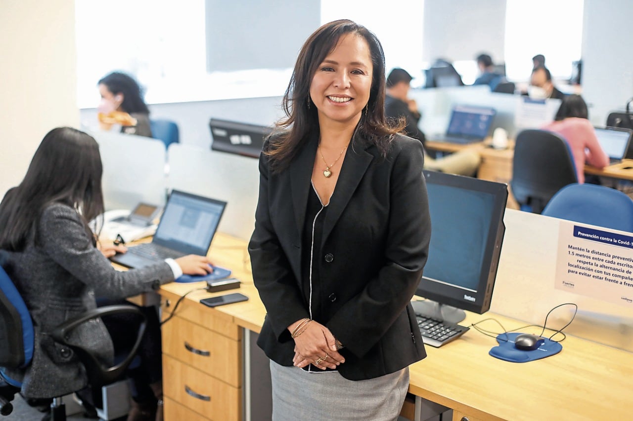 Grupo de personas utilizan sus ahorros CTS ante alta inflación y menores salarios reales