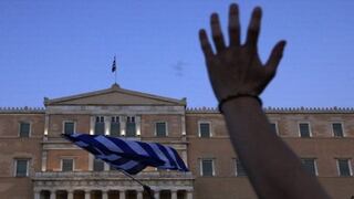 Grecia propone a prestamistas un tercer rescate para cubrir brecha de fondos en 2014