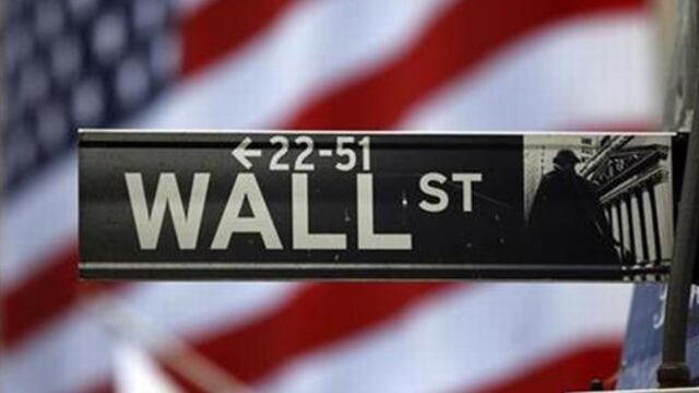 Wall Street cierra en baja tras datos dispares