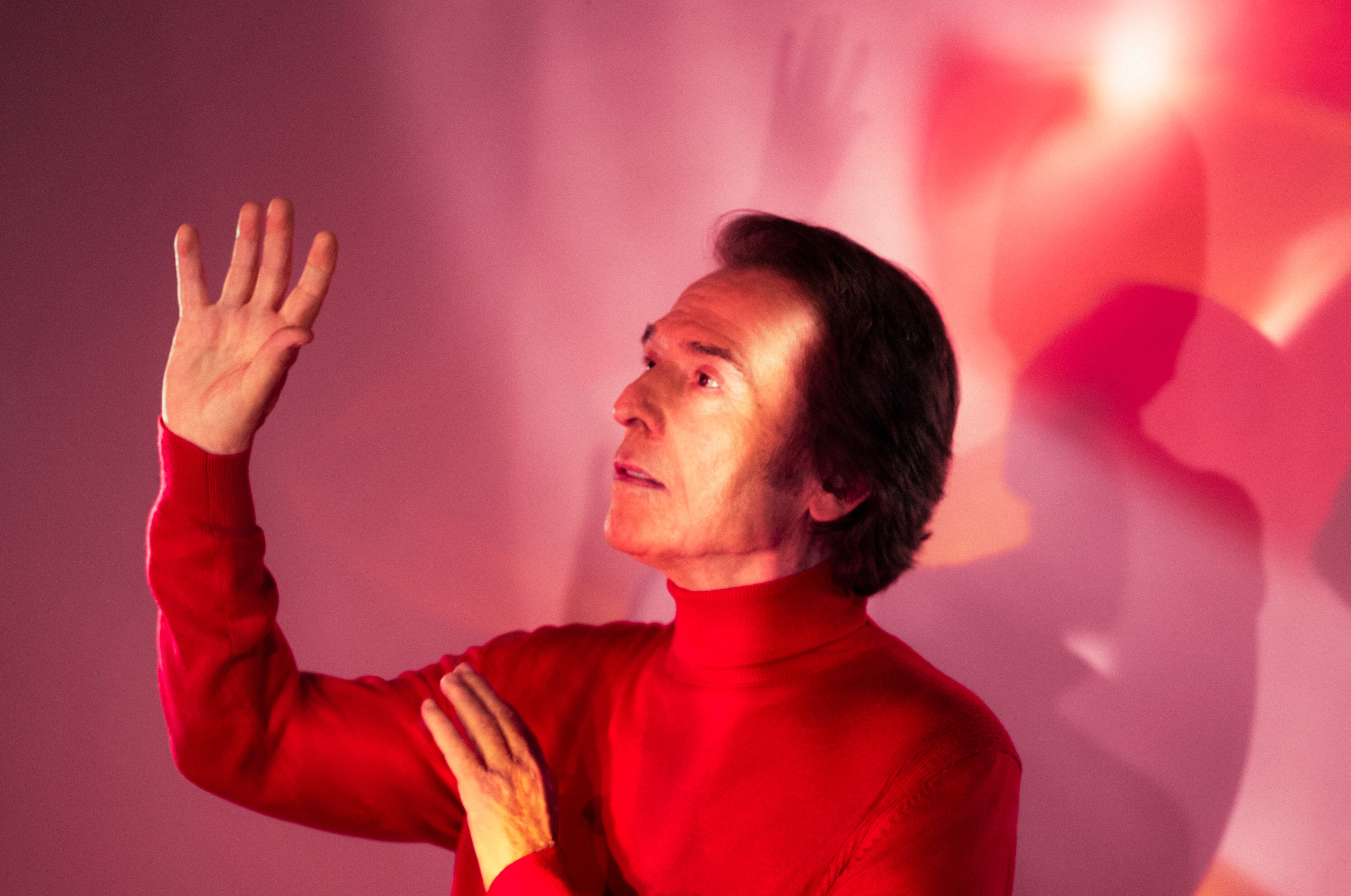 La oficina de representación de Raphael comunicó que, de acuerdo al parte médico del Hospital 12 de octubre, el cantante español padece un linfoma cerebral. (foto difusión)