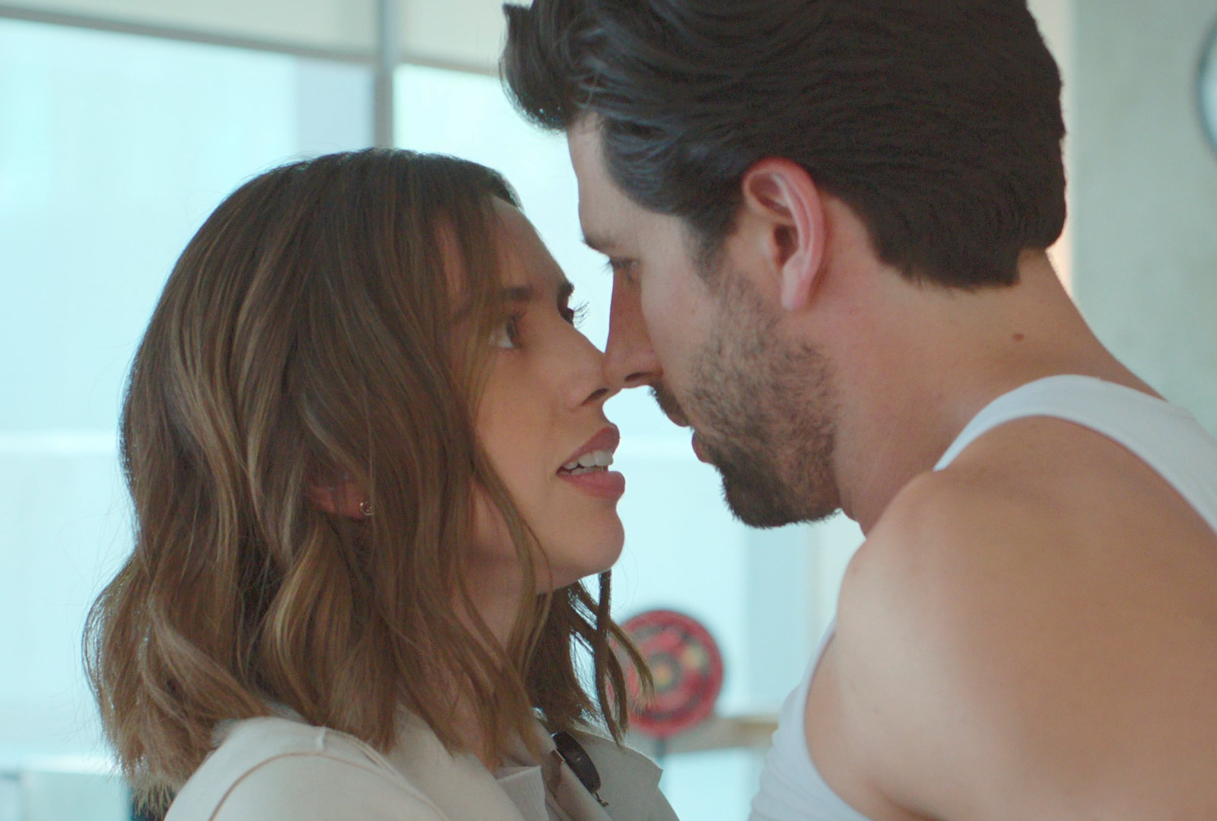 En la serie "Amor de oficina", Ana González Bello le da vida a Graciela, mientras que Diego Klein asume el rol de Mateo (Foto: Netflix)