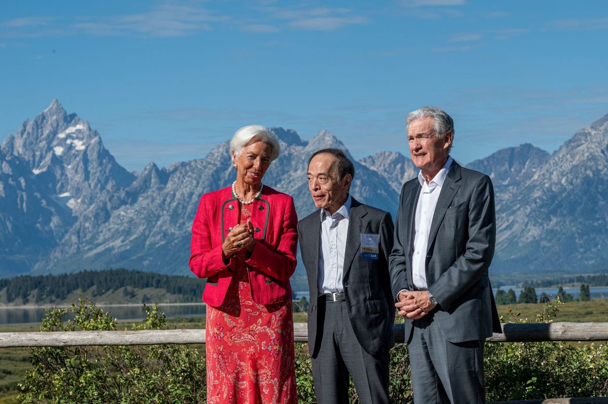 Christine Lagarde, president of the European Central Bank (ECB), from left, Kazuo Ueda, governor of the Bank of Japan (BOJ), and Jerome Powell, chairman of the US Federal Reserve, at the Jackson Hole economic symposium in Moran, Wyoming, US, on Friday, Aug. 25, 2023.