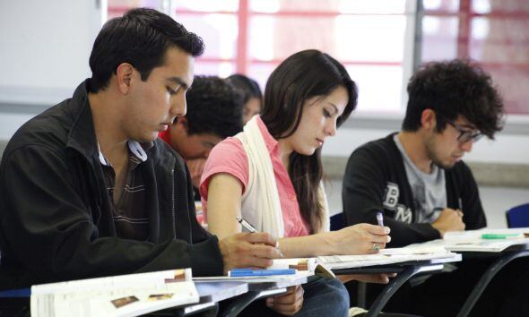 Estudiantes universitarios | Los exministros Marilú Martes y Daniel Alfaro, y el educador León Trahtemberg brindaron su opinión respecto a esta norma. (Foto: Andina)