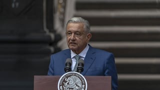 AMLO amenaza con revocar concesiones de trenes por disputa sobre pasajeros