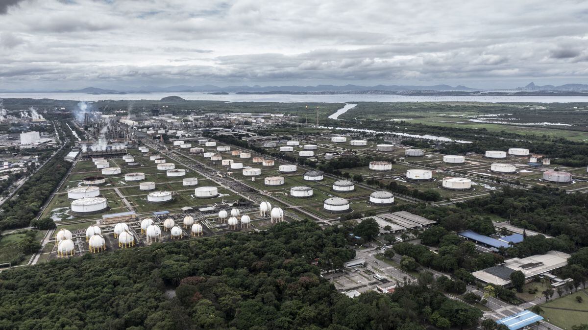 A medida que la demanda mundial de petróleo alcanza niveles récord, se prevé escasez mundial en la década de 2030.