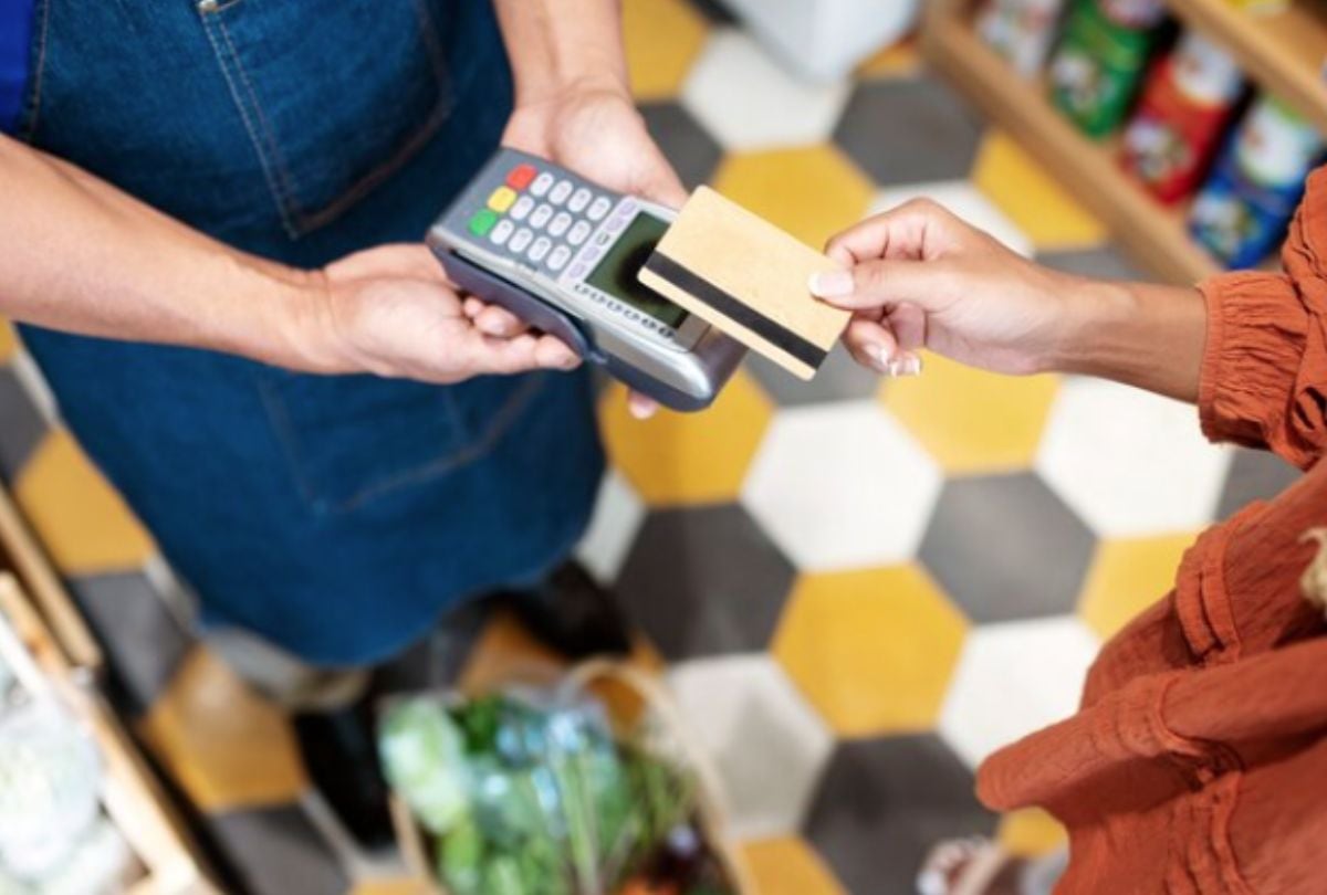 En tiempos recientes, las personas suelen usar tarjetas de crédito o billeteras digitales para pagar sus compras. (Crédito: Freepik)