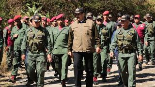 El misterio de Maduro: ¿Por qué los militares aún defienden al asediado líder de Venezuela?