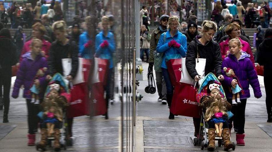 Los datos trimestrales de la Reserva Federal sobre la distribución de la riqueza calculan las tenencias de activos y pasivos por grupos raciales, educativos, de edad y de ingresos. (Foto: Reuters)