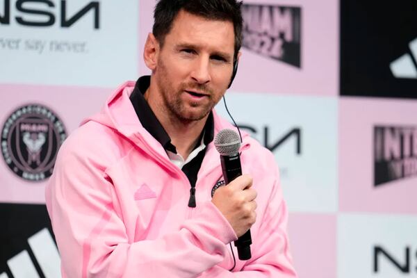 Lionel Messi, delantero del Inter Miami, de Argentina, habla durante una conferencia de prensa en Tokio, Japón, el 06 de febrero de 2024. Inter Miami se enfrentará a la J-League Vissel Kobe en un partido amistoso de fútbol el 07 de febrero. (Foto: FRANCK ROBICHON | EFE)
