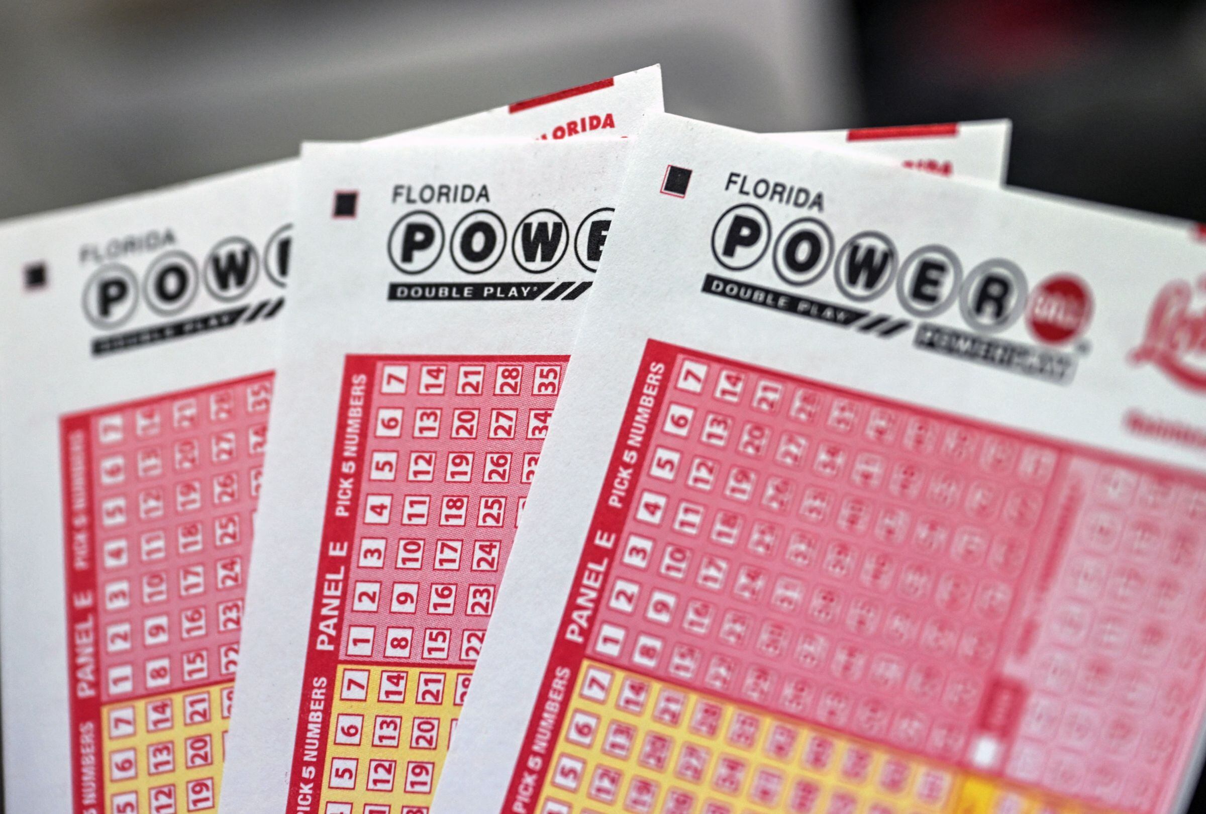 Revisa esta nota para que conozcas cuál es el gran premio estimado del Powerball para el sorteo de este sábado 11 de octubre. (Foto: GIORGIO VIERA / AFP)