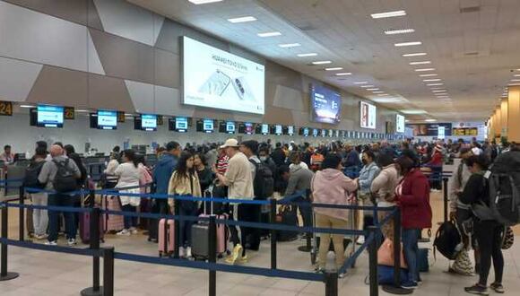 Los  vuelos de llegada están siendo derivados a aeropuertos alternos.  Foto: gob.pe