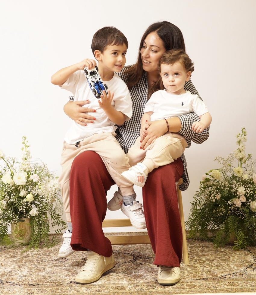 Mariana Becerra, directora comercial de Jockey Plaza, junto a sus dos hijos.