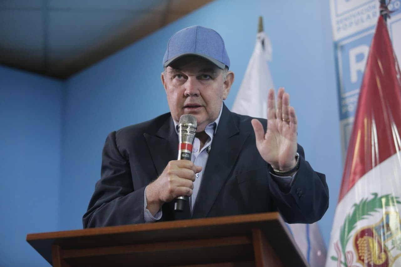 Rafael López Aliaga indicó que no revelaría su estrategia legal ante la posibilidad de que el JNE no le entregue las credenciales. Foto: Cesar Bueno@photo.gec
