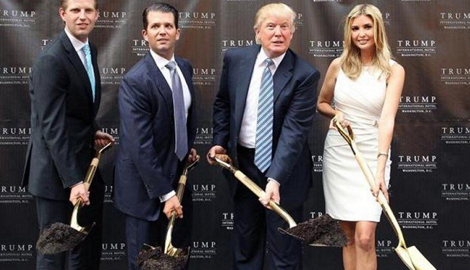 Donald trump y sus hijos mayores: Eric, Donald Jr e Ivanka. (Foto: organización Trump)