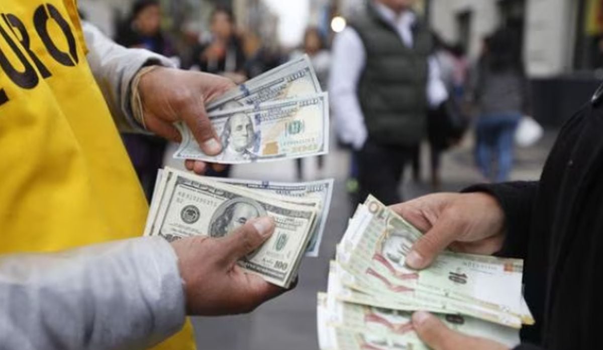 Especialistas indican que el dólar en el Perú podría subir para fin de año. Foto: Freepick