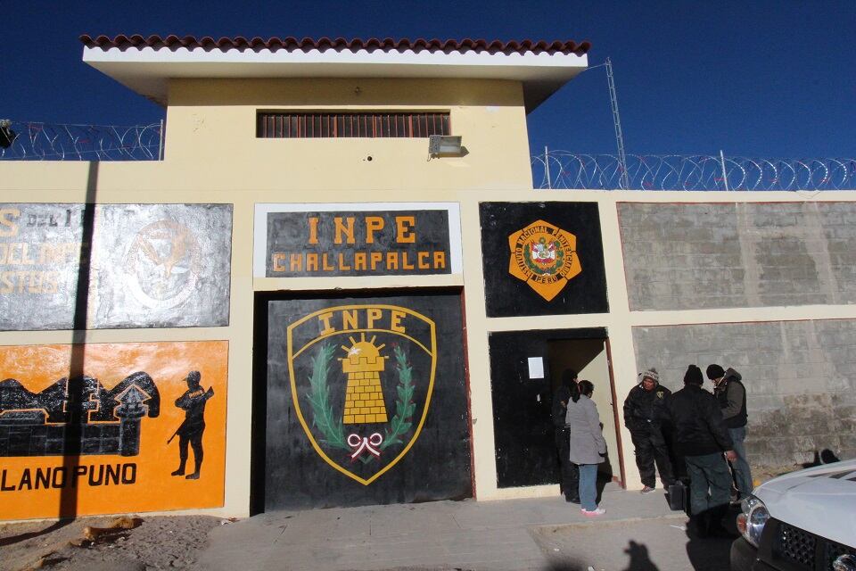 Esta mañana cinco reos de alta peligrosidad fueron trasladados a Challapalca. Se vienen más traslados afirma el INPE y el Ministerio de Justicia. Foto: GEC.