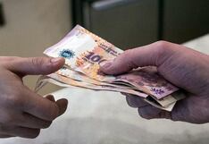 Peso argentino cae a récord; nuevos controles presionan mercado