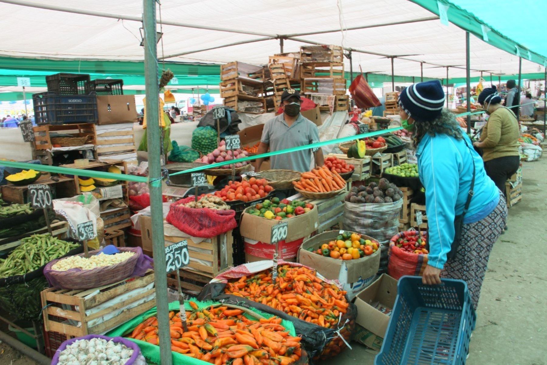 El mercado zonal Palermo será cerrado para garantizar la seguridad de los comerciantes y usuarios. El miércoles 23 de octubre se reanudará la atención en su horario habitual. (Foto: Andina)