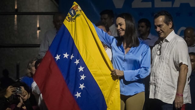 Opositores venezolanos celebran triunfo de Machado en primarias antichavistas