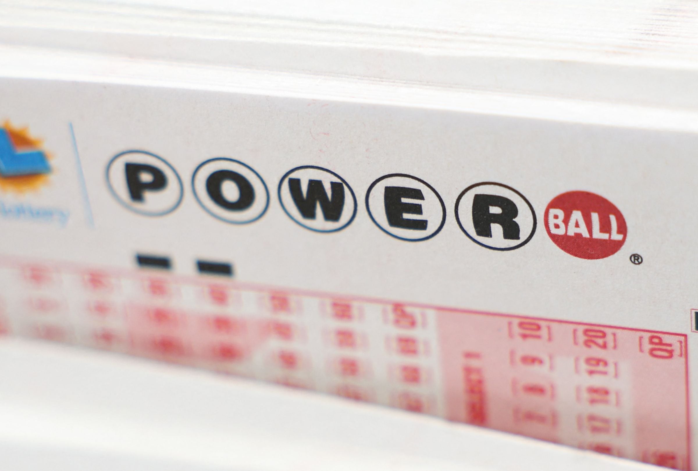 Revisa esta nota para conocer los números ganadores del Powerball en el sorteo del 04/02/2026 y averiguar si el premio mayor ya tiene dueño. (Foto: Patrick T. Fallon / AFP)