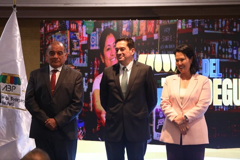 Andrés Choy, presidente de la Asociación de Bodegueros del Perú, recordó a Fujimori que el 99% de comerciantes han sido víctimas de extorsión. Foto: GEC
