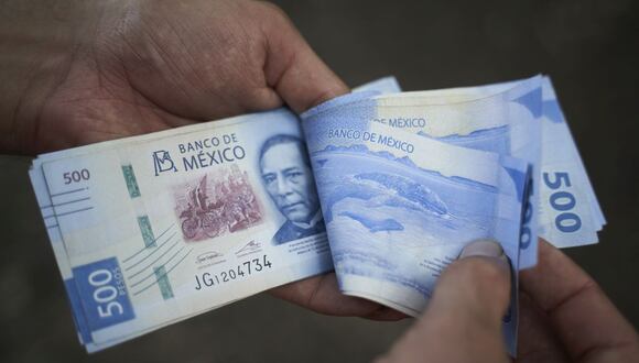 Mexican 500 peso banknotes arranged in Axtla de Terrazas, San Luis Potosi, Mexico, on Sunday, April 2, 2023. The Mexican peso is down 0.2% after inflation came in marginally below estimates, strengthening the view that the monetary tightening cycle may be over.