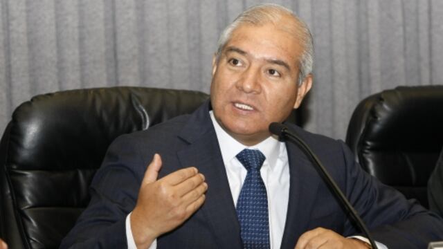Oposición pide renuncia de Wilfredo Pedraza por resguardo policial a López Meneses