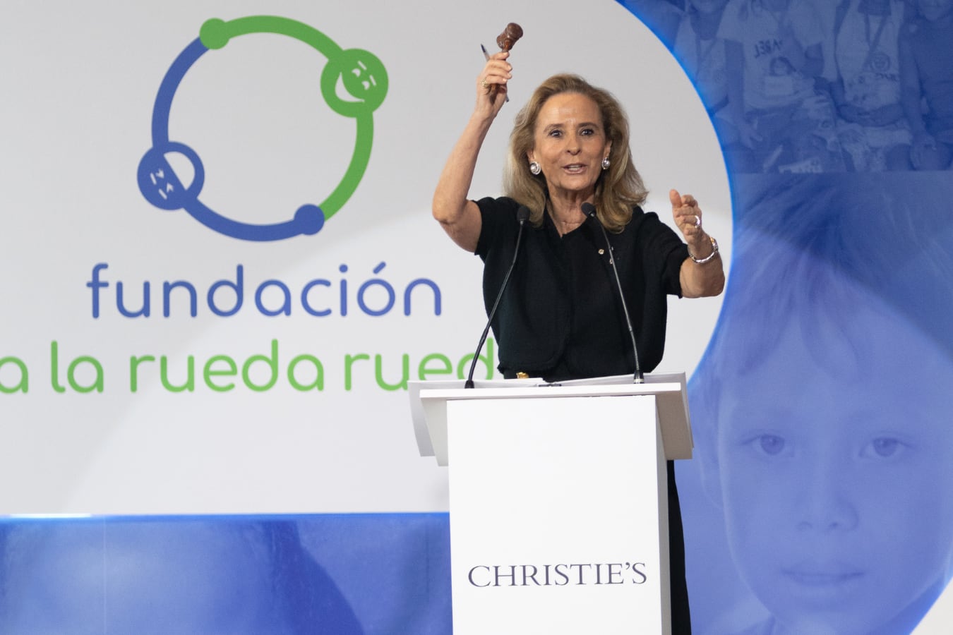 En la foto, la directora regional de Christie’s para Chile, Perú y Ecuador, una de las casas de subastas más importantes del mundo. Ratinoff ha participado en más de 200 subastas a la fecha. // Foto: Denise Ratinoff