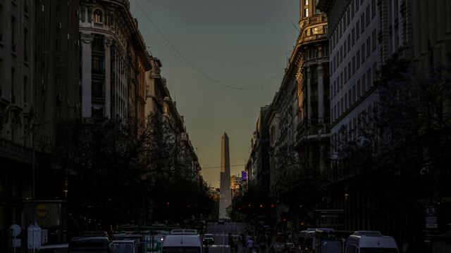 Argentina prueba mercados con su mayor venta de títulos en pesos