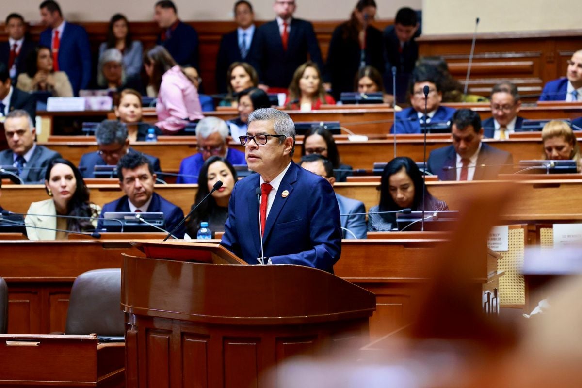 El premier Luis Galarreta acude al pleno del Congreso para sustentar las propuestas presupuestales del Ejecutivo. Foto: Congreso.