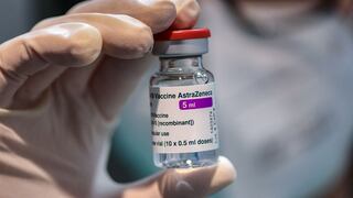 Premier: vacunas de Astrazeneca ya no llegarán en marzo sino en abril