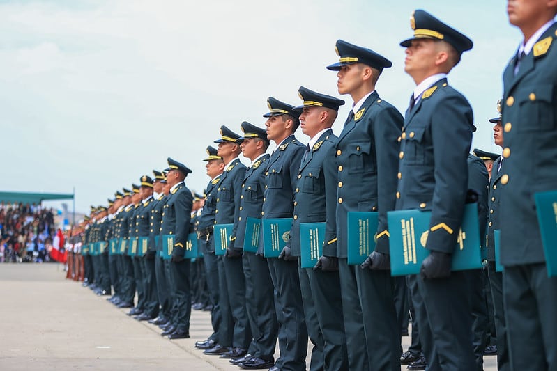 El presidente indicó que los nuevos efectivos enfrentarán problemáticas como el sicariato y la extorsión, tras indicar que estos flagelos deben ser combatidos con firmeza, esfuerzo e inteligencia. Foto: Presidencia.