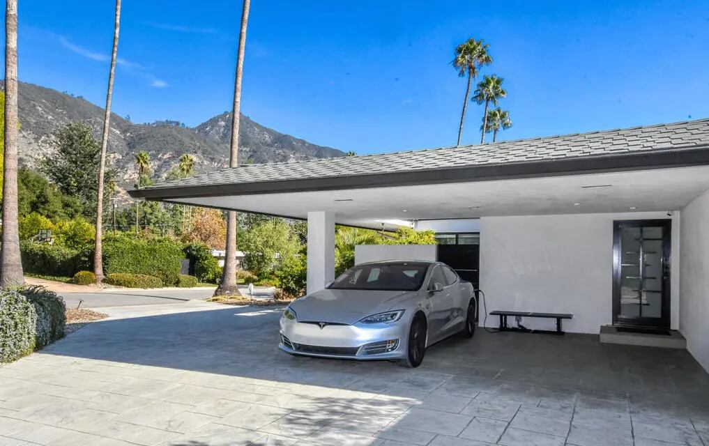 No han podido hallar a Castro en ninguna de sus nuevas propiedades (Foto: Compass)