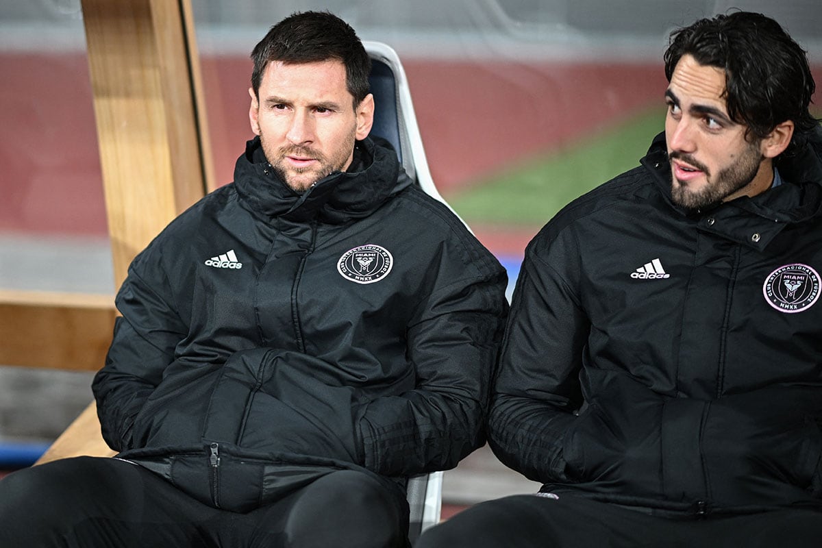 Lionel Messi volvió a sumar minutos en el juego ante Vissel Kobe luego de ausentarse ante Hong Kong y levantar polémica con el público local y los organizadores. (Foto: AFP)